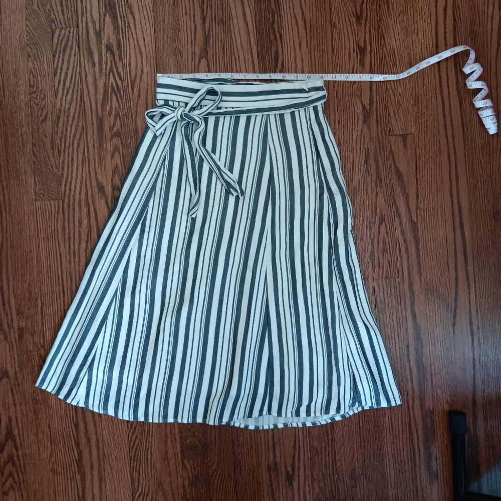 Loft striped skirt, a-line, side zipper, blue & white vertical stripes, size 0
